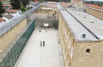 Παραμένουν άγνωστοι οι λόγοι της επίθεσης.