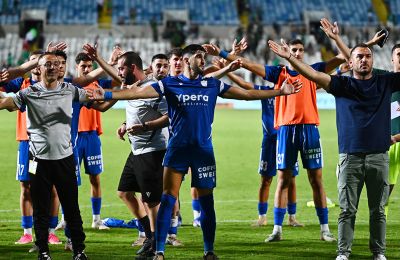 Στήριξη στις έδρες και δυάδα στο 3.25