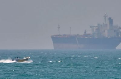 Το Ιράν έβαλε στο στόχαστρο πολεμικά πλοία των ΗΠΑ