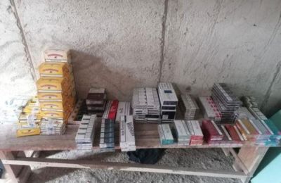Σήμερα εντοπίστηκαν 10 κούτες των 200 τσιγάρων στην αποσκευή 49χρονης.