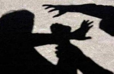 Τον ξυλοφόρτωσε, τον απείλησε και απαιτούσε χρήματα