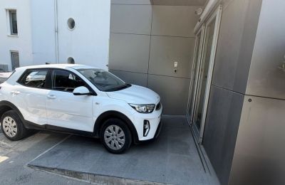 Περιστατικό που δείχνει έλλειψη σεβασμού έξω από την Βουλή, βγήκε στη δημοσιότητα.