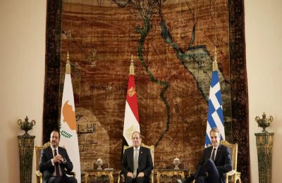 Συζήτησαν τις εξελίξεις στη Γάζα, τη Συρία, τον Λίβανο και τη Λιβύη, επαναλαμβάνοντας τη στήριξή τους στη λύση δύο κρατών και στον σεβασμό του διεθνούς δικαίου.