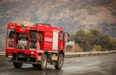 Τα αίτια της πυρκαγιάς διερευνώνται.