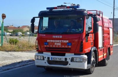 Δεν κινδύνευσε το εργοστάσιο, ενώ τα αίτια της φωτιάς βρίσκονται υπό διερέυνηση.