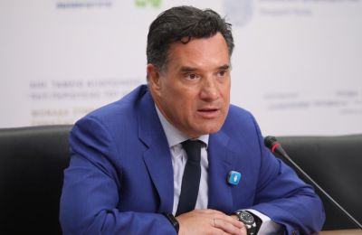 Αιχμές Άδωνι Γεωργιάδη για την κλινική όπου υπέστη ανακοπή ο Μαζωνάκης