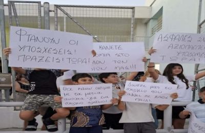 Οι γονείς θέτουν επί τάπητος την κατάσταση των σχολικών εγκαταστάσεων, ζητώντας ουσιαστικές και μόνιμες λύσεις.