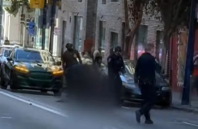 Η γυναίκα υπέστη σοβαρά τραύματα στο αριστερό χέρι και τον καρπό, καθώς και στο δεξί χέρι και το γόνατο. 