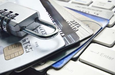 Παριστάνουν την Αστυνομία και αρπάζουν χρήματα από λογαριασμούς