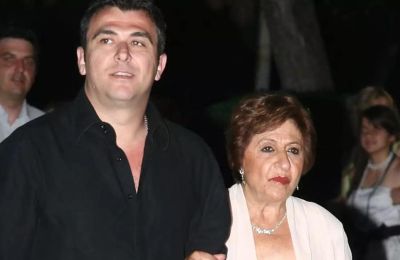 Η μητέρα του Αντώνη Ρέμου, Ελένη, στη μεγάλη συναυλία της Θεσσαλονίκης