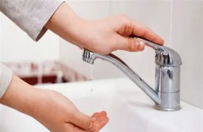 Διακόπηκε η υδροδότηση λόγω βάβης στο υδρετευτικό δίκτυο.