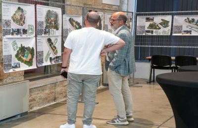 Πράσινο και σκιά βρίσκονται στο επίκεντρο.