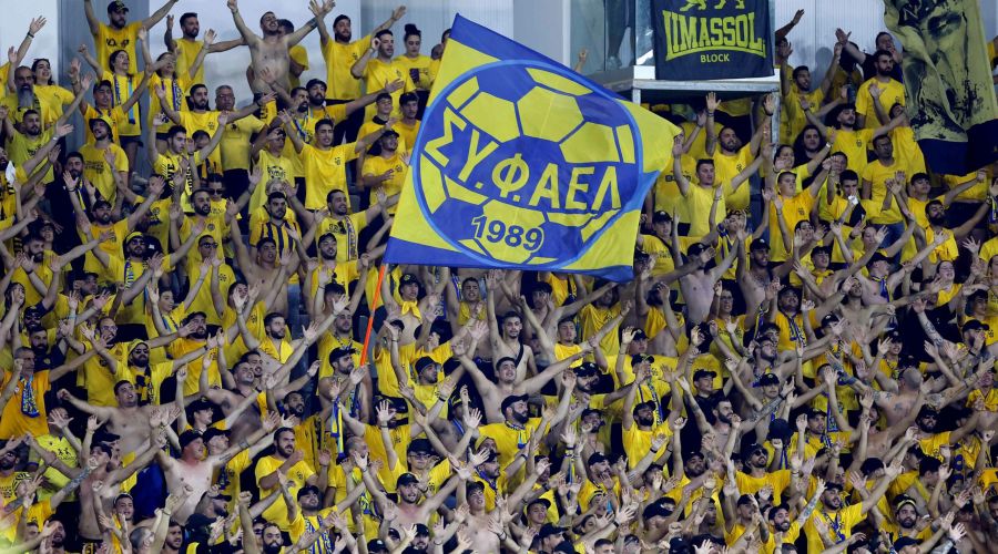 Διαμαρτυρία οπαδών της ΑΕΛ έξω από τη συνάντηση της ΚΟΠ