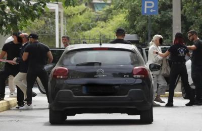 Νέα δεδομένα για όσα συνέβησαν στο ιατρείο της οδού Καρνεάδου στο Κολωνάκι, λίγο πριν από τον θάνατο του Γιώργου Μαζωνάκη.