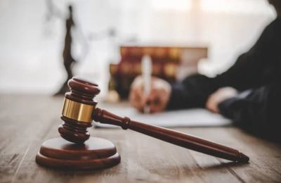 Τα τέσσερα πρόσωπα παρουσιάστηκαν σήμερα ενώπιον του Μόνιμου Κακουργιοδικείου Λάρνακας.