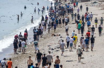 Νέος καταυλισμός στη Θέουτα για τους μετανάστες-1.700 άτομα στο λιμάνι