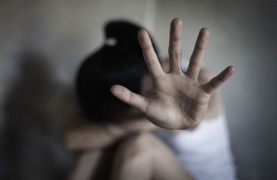 Φρίκη: Θεία και ξάδελφος κακοποιούσαν 12χρονη