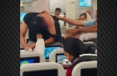 Άγριο ξύλο σε πτήση από το Μπαγκλαντές προς το Λονδίνο (ΒΙΝΤΕΟ)