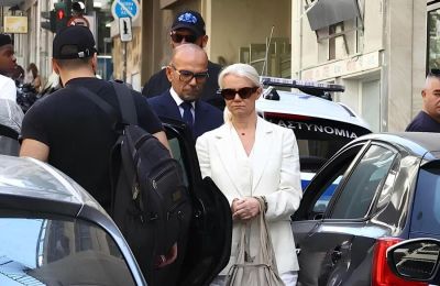Παρουσιάστριες, ποπ σταρ και πολιτικός
