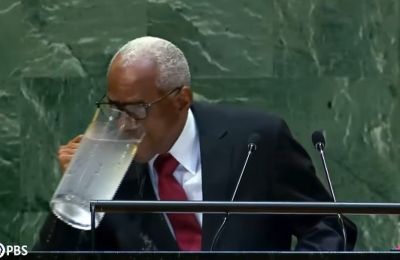Άμα διψάει ο άνθρωπος…Πρόεδρος κατέβασε την κανάτα με το νερό στον ΟΗΕ