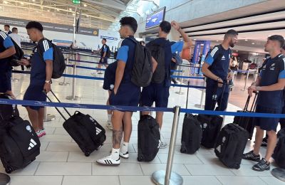 Η άφιξη της Εθνικής στο αεροδρόμιο (pics & vids)