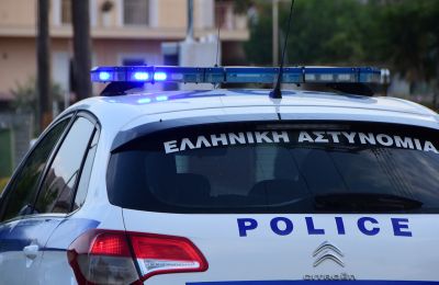 Συναγερμός στην Ελλάδα: Οπλισμένος άνδρας κρατά γυναίκα όμηρο