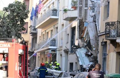 Έκρηξη στην Πλάκα: «Τρομάξαμε, το κτήριο γκρεμίστηκε» (ΦΩΤΟ)