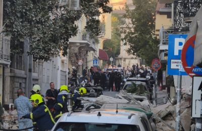 Πέντε αγνοούμενοι μετά την ισχυρή έκρηξη στην Πλάκα