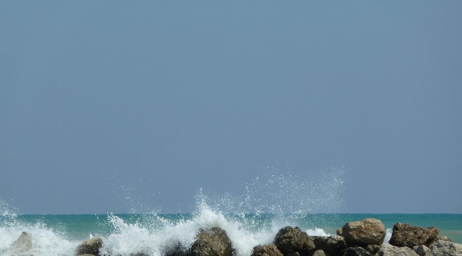 Νεκρός άνδρας στη θάλασσα της Πύλας