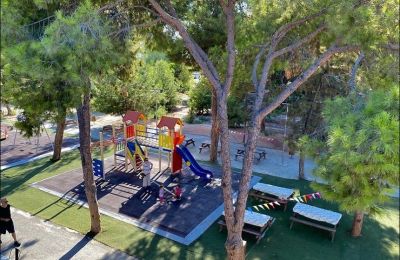 Ο σχεδιασμός προβλέπει περισσότερο πράσινο, σκίαση και προσβασιμότητα στους δημόσιους χώρους.