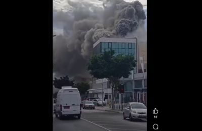 Στο σημείο βρίσκεται η πυροσβεστική για κατάσβεση της φωτιάς.