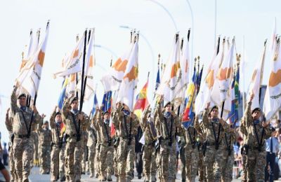 Η παρέλαση ξκίνησε στις 11 το πρωί στη λεωφόρο Ιωσήφ Χατζηιωσήφ στον Στρόβολο.