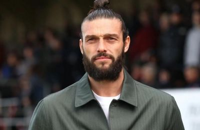 Ο Αντι Κάρολ κατονόμασε τον άνδρα που αποπειράθηκε να τον κακοποιήσει 