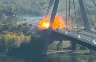 Ουκρανία: Η στιγμή που ρωσικό drone χτυπά γέφυρα στο Κίεβο -ΒΙΝΤΕΟ