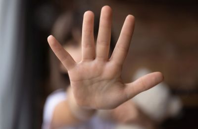 Χιλιάδες καταγγελίες για βιασμό μαθητών κάτω των 13 σε Αγγλία-Ουαλία