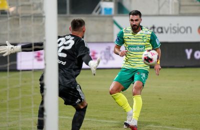 Βγαίνει ο ένας, μπαίνει ο άλλος και ο Σεγιές «τρίβει» τα χέρια του!