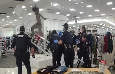 Πάνω από μία ώρα η αστυνομική επιχείρηση.