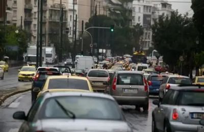 Οι οδηγοί προτρέπονται να οδηγούν προσεκτικά.