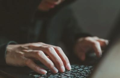 Είχαν ιστότοπο με γυμνές φωτογραφίες 17.000 γυναικών και κοριτσιών