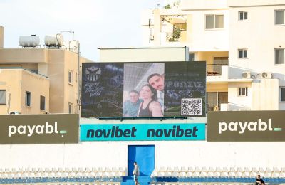 Οι selfies των φίλων της Ανόρθωσης στη νέα γιγαντοοθόνη (pics)
