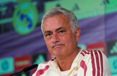Μουρίνιο με νέες αιχμές για τη διαιτησία της LaLiga: «Κάτι μου μυρίζει