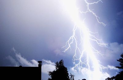 Έρχονται καταιγίδες, χαλάζι και δυνατοί άνεμοι από το απόγευμα