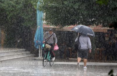 Πλησιάζει το βαρομετρικό χαμηλό, με τις ισχυρές καταιγίδες και τους κεραυνούς