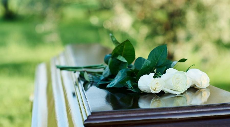 Ασύλληπτη κομπίνα σε κηδείες από συγγενείς με πληρεξούσιο
