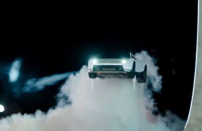 Tesla: Παρουσιάσε αυτοκίνητο που πετάει και αναποδογυρίζει! (VIDEO)
