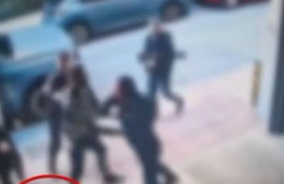 Αστυνομικός πέταξε τον εξοπλισμό του για να παίξει ξύλο (ΒΙΝΤΕΟ)