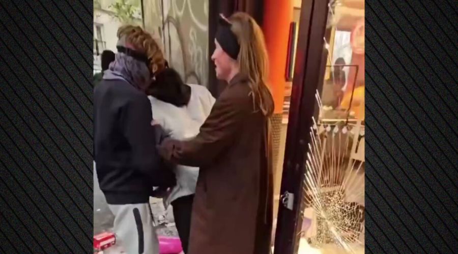 Γαλλίδα θέλει να σταματήσει το πλιάτσικο, την αγνοούν και λεηλατούν