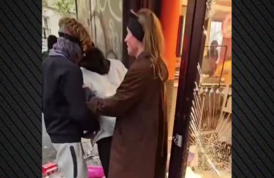 Γαλλίδα θέλει να σταματήσει το πλιάτσικο, την αγνοούν και λεηλατούν