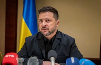 Ζελένσκι: Ο Τραμπ πιέζει την Ουκρανία να παραδοθεί στη Ρωσία