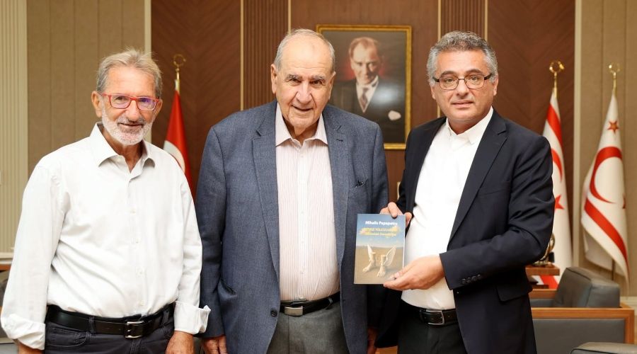 Πρώην κυβερνητικός εκπρόσωπος με... ψευδοκράτος και Ατατούρκ